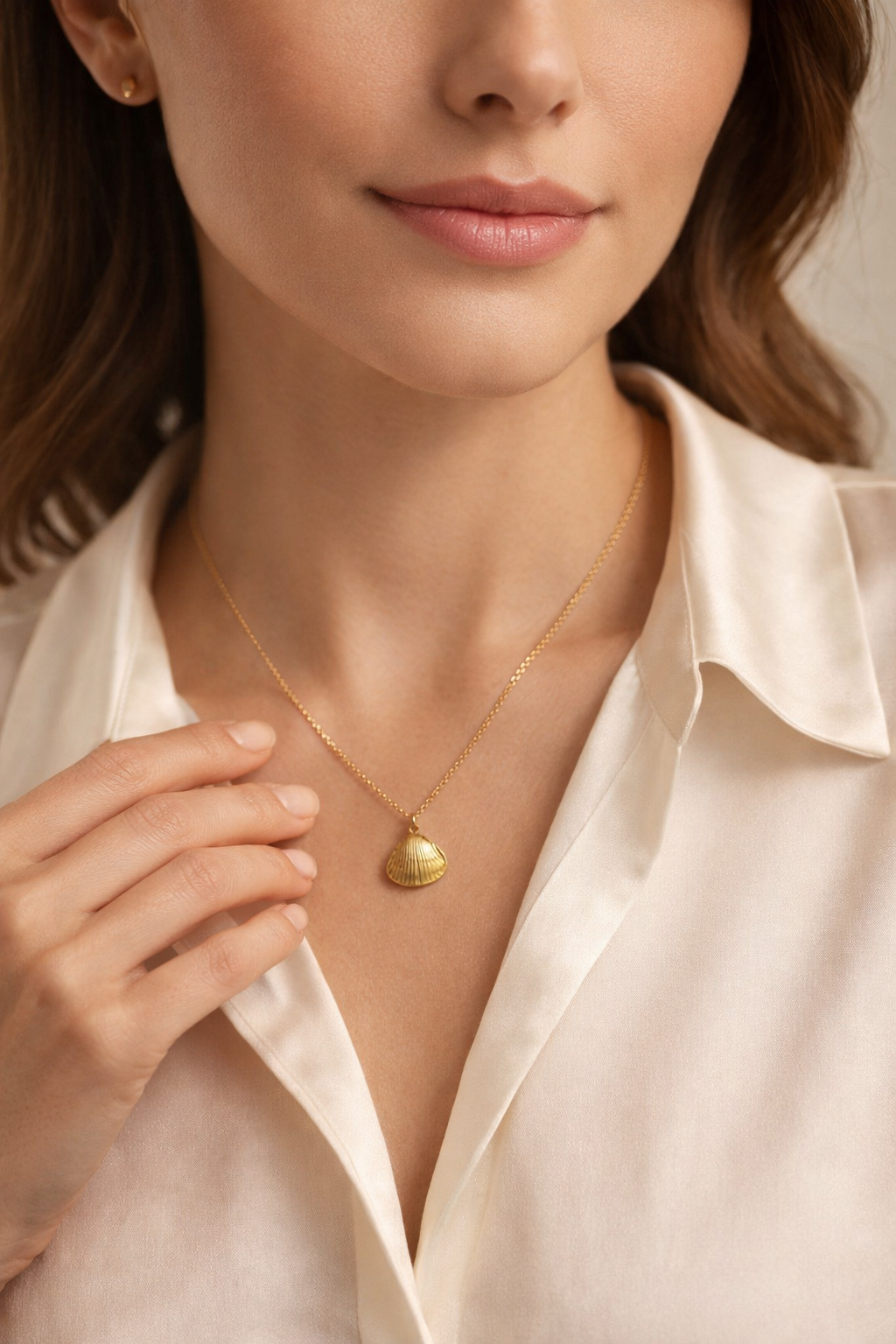 Gold Scallop Pendant Necklace