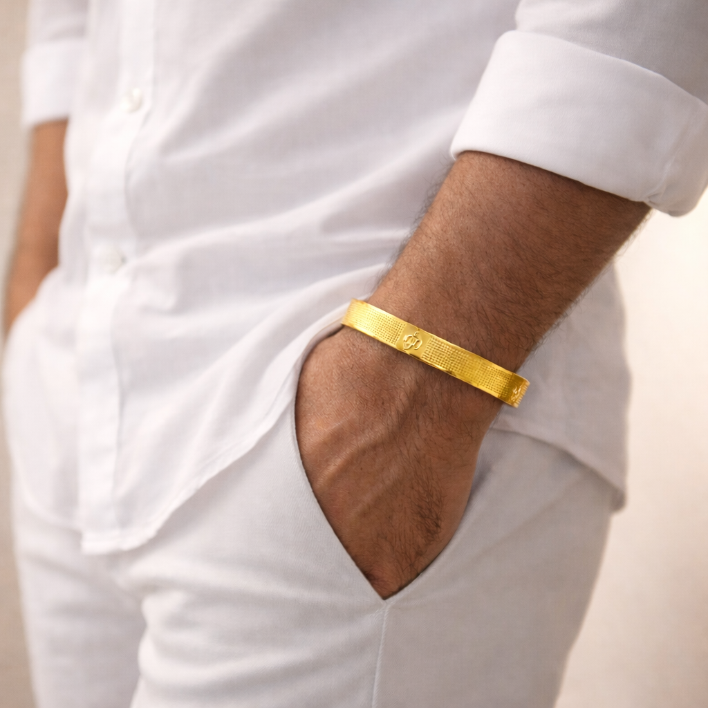 Divine Aura Om Gold Kada