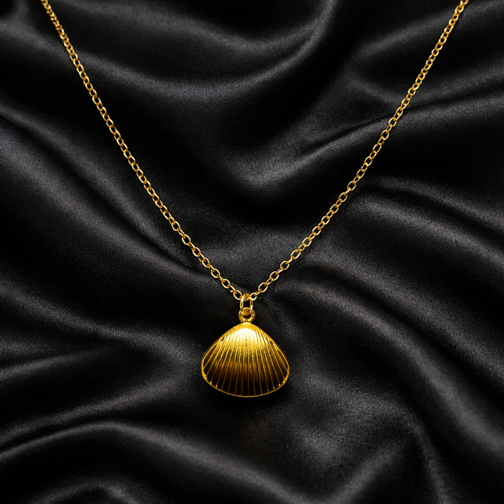 Gold Scallop Pendant Necklace